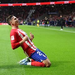 MADRID, 29/10/2023.- El centrocampista del Atlético de Madrid, Rodrigo Riquelme, celebra el primer gol del equipo rojiblanco durante el encuentro correspondiente a la jornada once de primera división que disputan hoy domingo frente al Alavés en el estadio Metropolitano, en Madrid. EFE / Kiko Huesca.