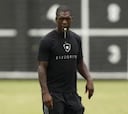 Seedorf convoca una rueda de prensa para revelar su futuro