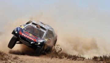 Sexta etapa, Uyuni-Uyuni.  El pilot francés de Peugeot Cyril Despres.