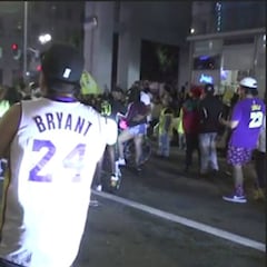 Los fans de Lakers recuerdan a Kobe en plena celebración