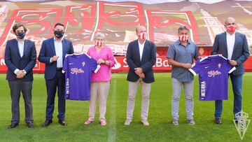 La segunda equipación se tiñe de púrpura y promociona Gijón