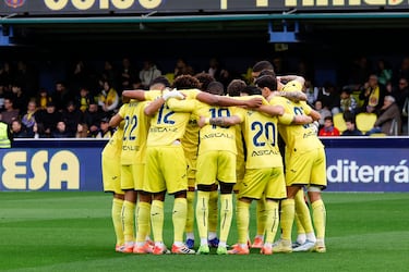 Piña del Villarreal antes del inicio del encuentro. 