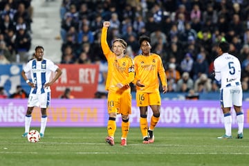 0-1. Luka Modric celebra el primer tanto que anota en el minuto 17 de partido.