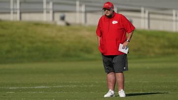 Reid vuelve a su octava temporada en el Arrowhead Stadium y vigesimosegunda como entrenador en jefe en la NFL en un intento por los Chiefs de repetir el Super Bowl.