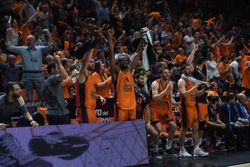 15/04/19 BALONCESTO BASKET PABELLON FONTETA FUENTE SAN LUIS FINAL EUROCUP TERCER PARTIDO
VALENCIA BASKET - ALBA BERLIN
ALEGRIA CELEBRACION CAMPEON COPA TROFEO