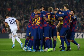 Lenglet anot¨® el 1-0 en el 2' de partido.