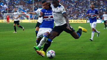 GENOA, ITALY - AUGUST 13: Fabio Depaoli of UC Sampdoria and Duvan Zapata of Atalanta BC battle for the ball during the Serie A match between UC Sampdoria and Atalanta BC at Stadio Luigi Ferraris on August 13, 2022 in Genoa, . (Photo by Matteo Ciambelli/DeFodi Images via Getty Images)