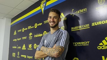 El Cádiz ata a Javi Navarro hasta 2022