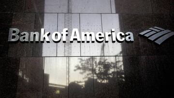 ARCHIVO: En esta foto de archivo del lunes 14 de octubre de 2019, se adjunta un logotipo del Bank of America en el exterior del edificio del Bank of America Financial Center, en Boston.
 