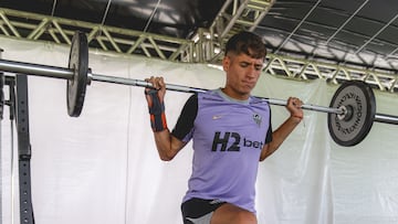 Iván Román tiene nuevo DT: se confirma el reemplazante de Sampaoli