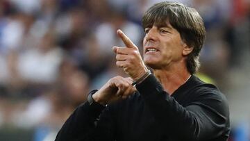 L&ouml;w, ante Italia.