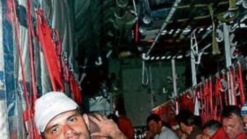 <b>EN EL AVIÓN. </b>Camino de Chile con el resto de periodistas.