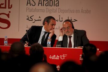 Manuel Mirat, presidente de AS, junto a Alfredo Relaño en el acto de presentación de AS Arabia.