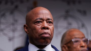 El alcalde de la ciudad de Nueva York, Eric Adams, en el Centro de Historia Judía en la ciudad de Nueva York, EE. UU.