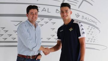 Ismael, tras renovar hasta 2021 con el Betis.