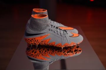 Nike mejoró su modelo para atacantes movedizos. La tecnología de Hypervenom II permite que los jugadores realicen con comodidad sus inesperados movimientos dentro del área.