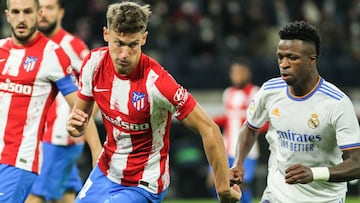 Marcos Llorente mide a Vinicius en el Real Madrid-Atlético