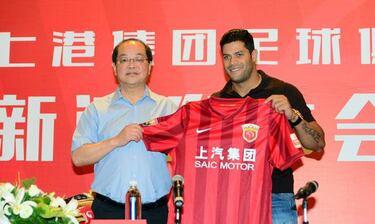 Shanghai move makes Tévez world's best paid player