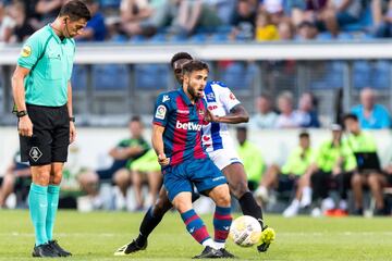 El extremo derecho Joan Monterde también debutó en LaLiga con el Levante en la jornada 37.