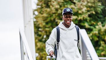 LAS ROZAS (CA. MADRID), 07/10/2024.- El jugador de la selección española de fútbol Nico Williams a su llegada a la concentración del conjunto en la Ciudad del Fútbol de Las Rozas, para preparar el partido de la Liga de las Naciones que el sábado disputarán ante Dinamarca. EFE/ RFEF/Pablo García/SOLO USO EDITORIAL/SOLO DISPONIBLE PARA ILUSTRAR LA NOTICIA QUE ACOMPAÑA (CRÉDITO OBLIGATORIO)