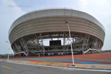 Zhanjiang Olympic Center Stadium, en China, tiene capacidad para casi 40 mil espectadores.