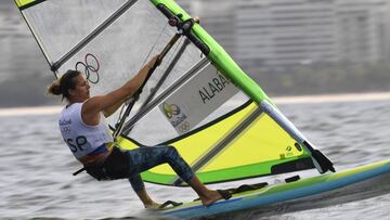 Spain&#039;s Marina Alabau Neira competes during the RS:X Women sailing race on Marina da Gloria in Rio de Janerio during the Rio 2016 Olympic Games on August 8, 2016. / AFP PHOTO / WILLIAM WEST
 PUBLICADA 09/08/16 NA MA24 1COL