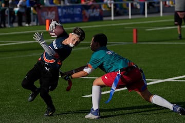 Los jugadores, en acción durante el Campeonato Nacional de la NFL Flag.