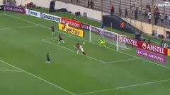 Hohberg y Dos Santos hicieron estallar el Monumental con el primer gol en Copa Libertadores