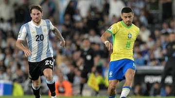 Argentina's midfielder #20 Alexis Mac Allister and Brazil's midfielder #18 Andre fight for the ball during the 2026 FIFA World Cup South American qualifiers football match between Argentina and Brazil at the Mas Monumental stadium in Buenos Aires province, on March 25, 2025. (Photo by JUAN MABROMATA / AFP)