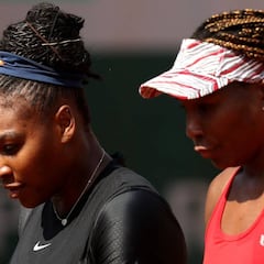 Martínez se lleva el duelo de madres ante Serena en dobles