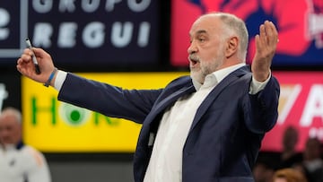 El técnico del Baskonia, Pablo Laso, durante el encuentro correspondiente a la fase regular de la Liga Endesa que disputan hoy lunes en el Fernando Buesa de Vitoria ante el Real Madrid.