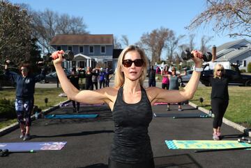  Jamie Benedik es instructora de tres gimnasios en West Islip, un barrio del condado de Suffolk en el estado estadounidense de Nueva York, durante estos días ha visto como han cerrado todos los recintos deportivos donde trabaja debido a la pandemia del Co