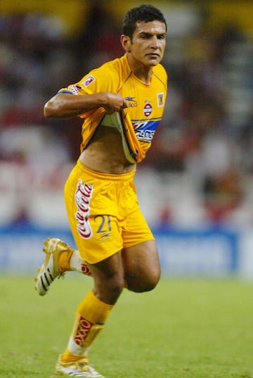 El entonces jugador de Tigres de la UANL vivía uno de los momentos más brillantes de su carrera previo a la Copa del Mundo Alemania 2006. ‘Jimmy’ formó parte del proceso de Ricardo La Volpe y, en febrero de 2005, marcó dos goles en la victoria sobre Costa Rica.