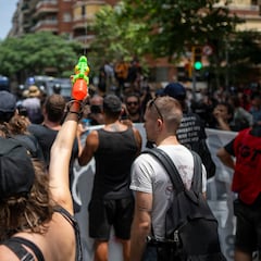 La nueva táctica ‘antituristas’ que están usando en Barcelona y Mallorca para protestar contra el turismo: “Nos están expulsando”