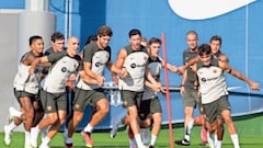 Imagen del entrenamiento que el Barcelona realizó ayer por la tarde en Sant Joan Despí.