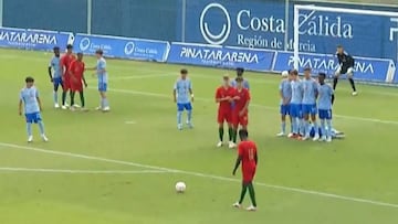 Víctor y Pascu tuvieron minutos con la sub'17 frente a Portugal.