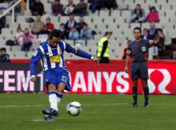 Tamudo shares tenth positition with Quini. He played 17 seasons in Primera División: 14 at Espanyol, one at Real Sociedad and two at Rayo Vallecano, scoring 146 goals in total.