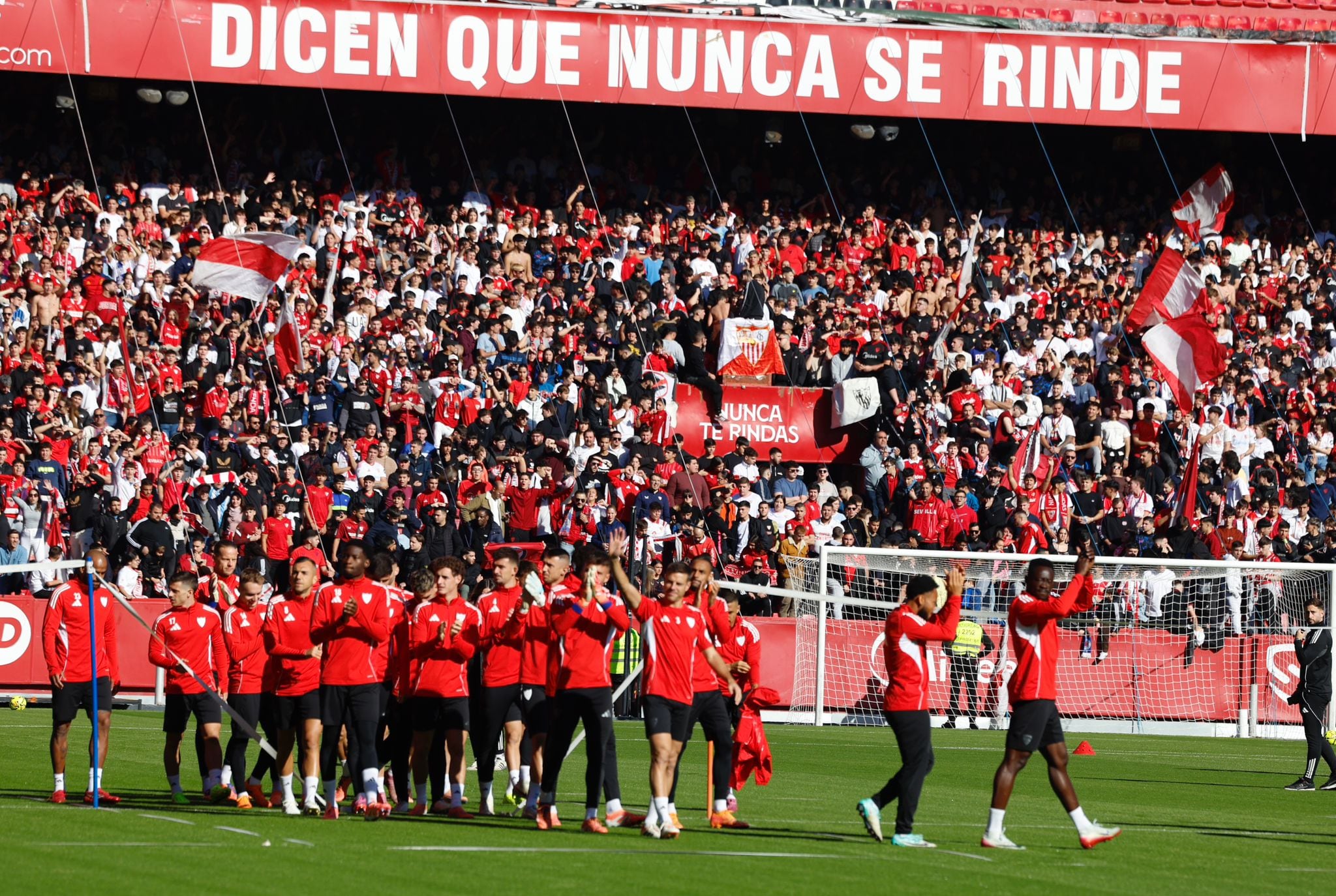 13.000 personas dan al Sevilla el último empujón hacia el derbi