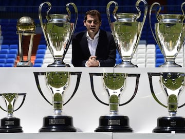 Anunció que se retiraba el 4 de agosto de 2020, después de estar fuera durante más de un año por un problema cardíaco. Casillas, de 39 años, también ganó la Eurocopa en dos ocasiones , con una carrera cargada de trofeos que incluyó más de 700 partidos con el Real Madrid.