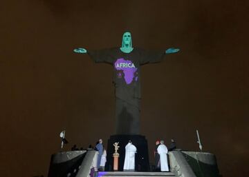 Cristo Redentor se ilumina como símbolo de unión ante coronavirus