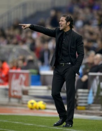 Simeone dando instrucciones.
