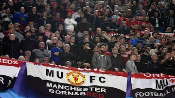 Algunos aficionados del United, en el Pizju&aacute;n. 