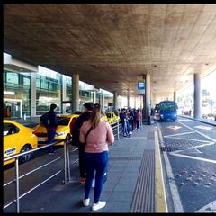 Cierran calzada central de acceso a El Dorado de Bogotá: ¿Cuáles son las razones?