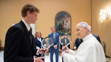 CIUDAD DEL VATICANO, 14/05/2025.- El papa León XIV recibe al tenista italiano Jannik Sinner en El Vaticano, este miércoles. EFE/ Vatican Media *****SOLO USO EDITORIAL/SOLO DISPONIBLE PARA ILUSTRAR LA NOTICIA QUE ACOMPAÑA (CRÉDITO OBLIGATORIO) *****