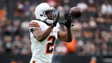 LAS VEGAS, NEVADA - SEPTEMBER 29: Amari Cooper #2 of the Cleveland Browns warms up before the game against the Las Vegas Raiders at Allegiant Stadium on September 29, 2024 in Las Vegas, Nevada. Ian Maule/Getty Images/AFP (Photo by Ian Maule / GETTY IMAGES NORTH AMERICA / Getty Images via AFP)
