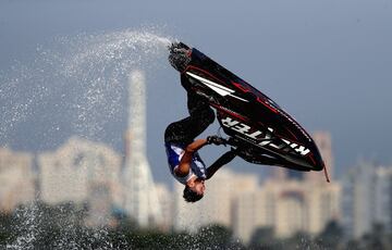 Alexander Kuramshin practica freestyle masculino antes del Circuito Pro de la Clase Aquabike UIM-ABP. 