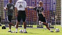 Figo cumple 100 partidos de blanco...