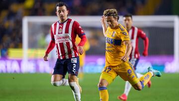 Sebastián Córdova en el duelo ante Chivas