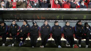 Vallejo, Carvajal, Ceballos, Isco, Bale, Jovic, Lunin, Valverde y Camavinga, en el banquillo del Real Madrid en San Mamés en los cuartos de final de la Copa del Rey.