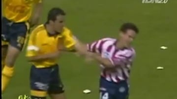 El pleito entre Cuuahtémoc Blanco y Felipe Robles es uno de los episodios más recordados del Clásico Nacional